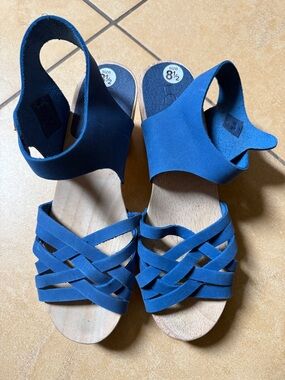 GUC LOFT Leather Blue Women's Woven Strap Sandals with Chunky Clog Heels.